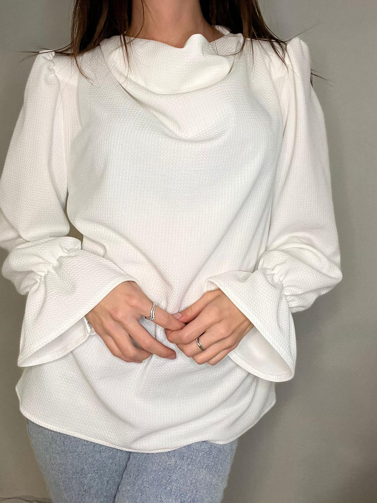 Pull à manche évasé
